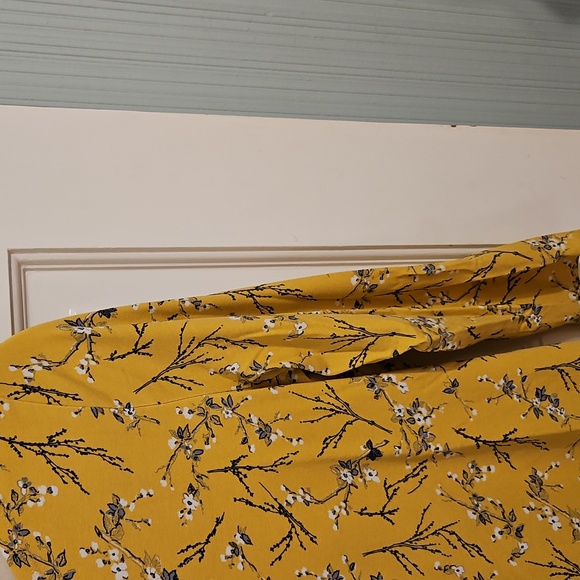 Ann Taylor Factory Yellow, Floral Boatneck Shirt, Women's Size M - Picture 3 of 8